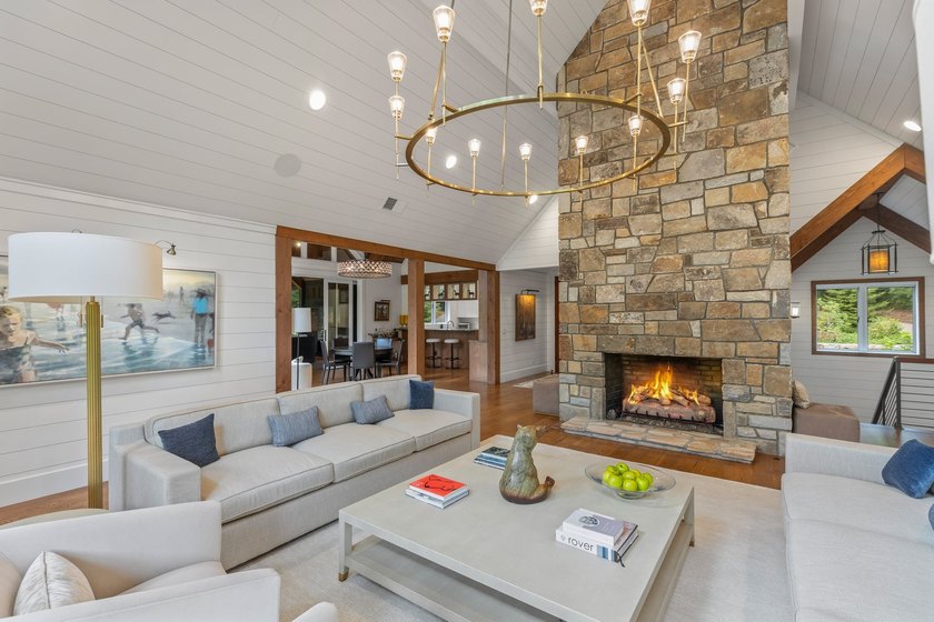 Redesigned and completely renovated in 2020, this extraordinary - photo 12