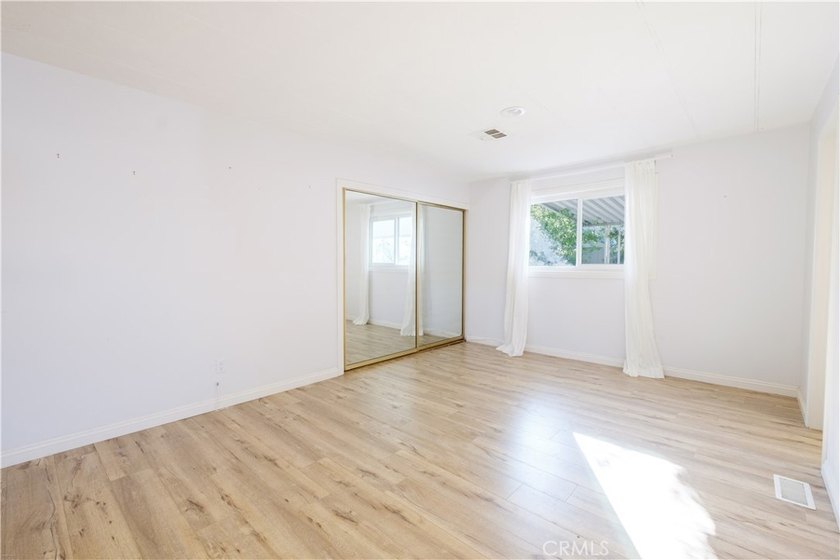 This beautiful home is located in the desirable Skyline mobile - photo 12