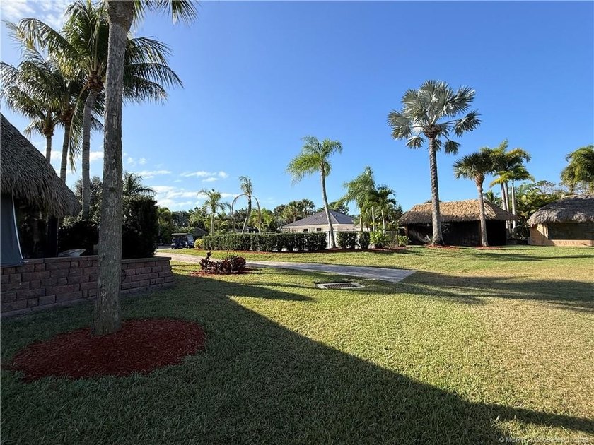 Welcome to this tropical sanctuary, where luxury and attention - photo 13