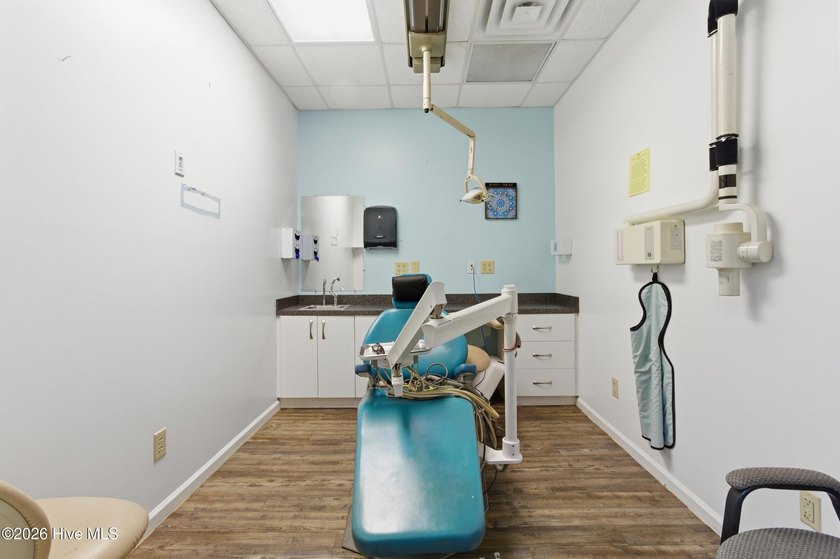 Prime Turnkey Dental Medical Opportunity With High Visibility - photo 14