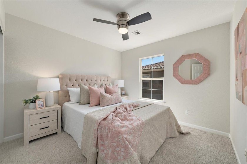 Beautifully updated, 3 bedroom, 2 1/2 bathroom home in desirable - photo 15