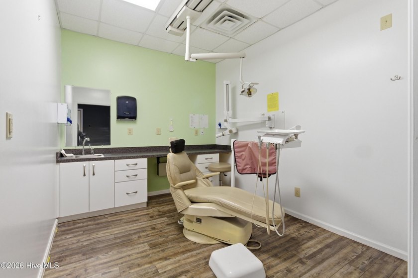 Prime Turnkey Dental Medical Opportunity With High Visibility - photo 20