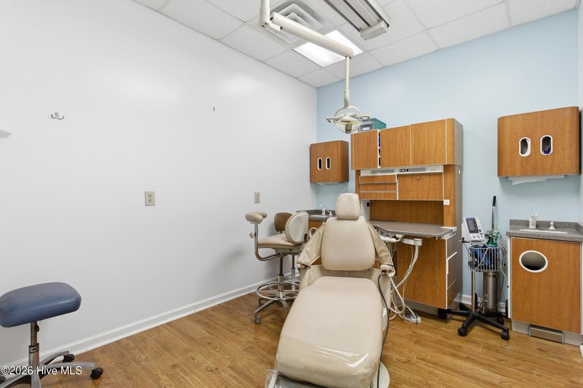 Prime Turnkey Dental Medical Opportunity With High Visibility - photo 21
