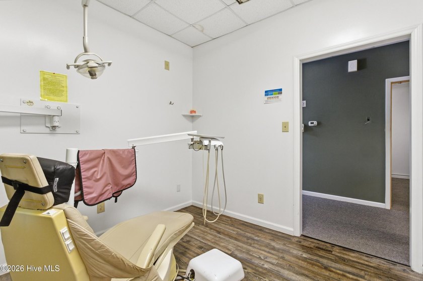 Prime Turnkey Dental Medical Opportunity With High Visibility - photo 23