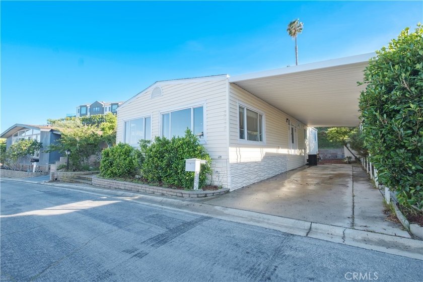 This beautiful home is located in the desirable Skyline mobile - photo 23