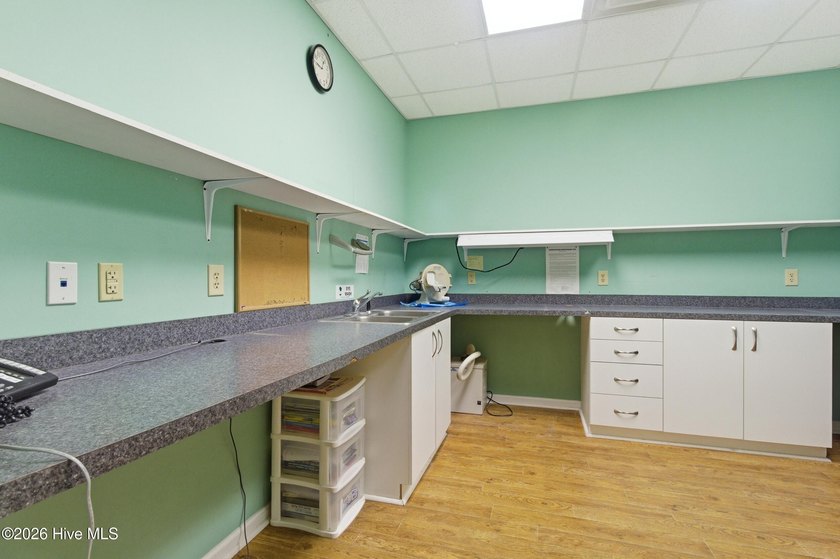 Prime Turnkey Dental Medical Opportunity With High Visibility - photo 25