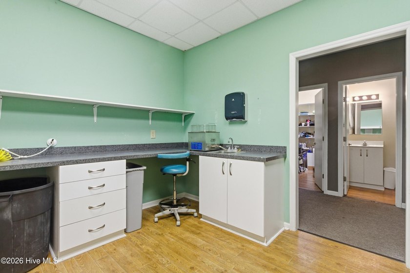Prime Turnkey Dental Medical Opportunity With High Visibility - photo 26
