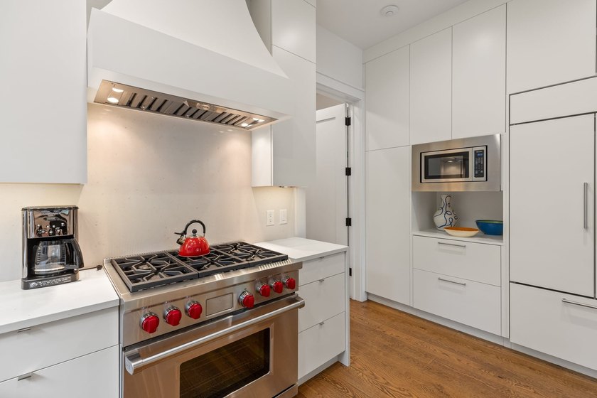 Redesigned and completely renovated in 2020, this extraordinary - photo 29