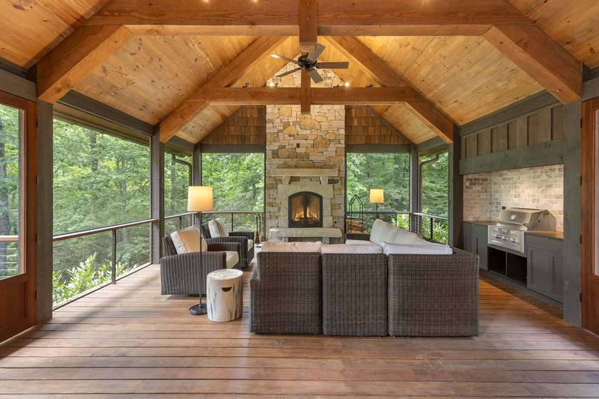 Redesigned and completely renovated in 2020, this extraordinary - photo 32
