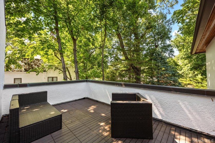 Welcome to this elegant, bright, and sun-drenched renovated - photo 38