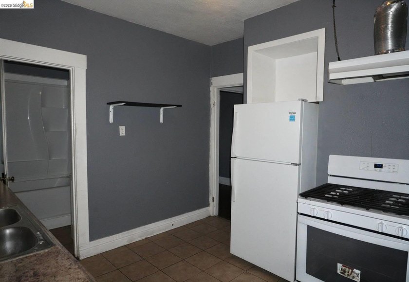 Great opportunity to own a mixed-use property with both - photo 6