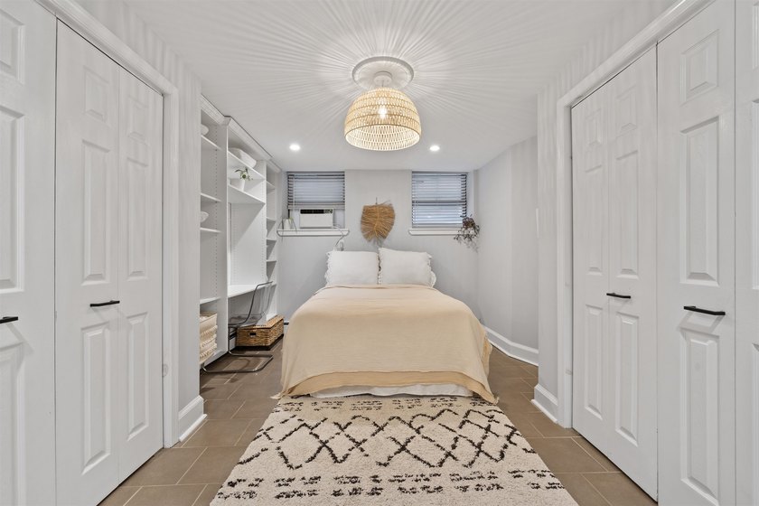 Welcome to Willow Park, an oversized one bedroom in an uptown - photo 11