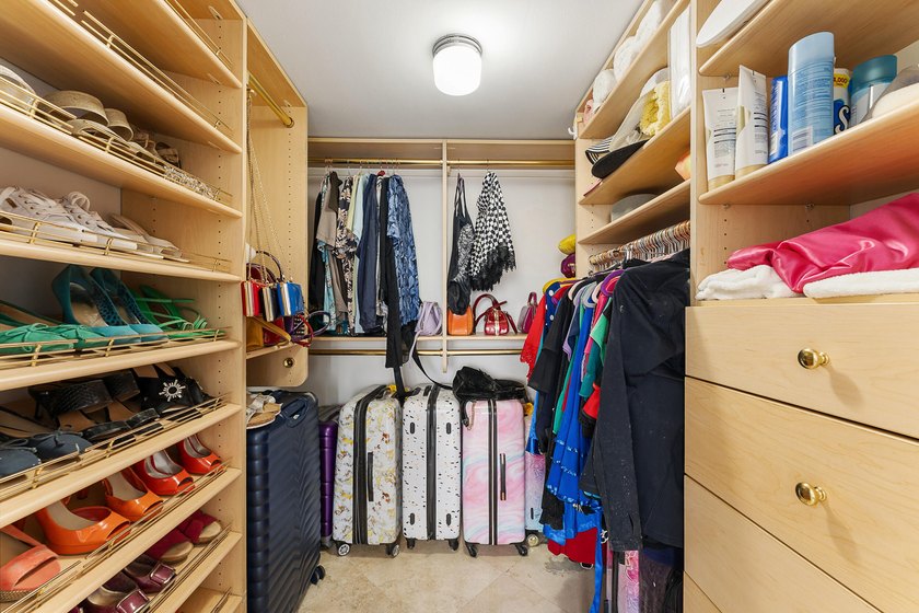 Welcome to Unit 605, a rare high-floor, south-facing - photo 12