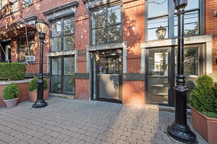 Welcome to Willow Park, an oversized one bedroom in an uptown - photo 16