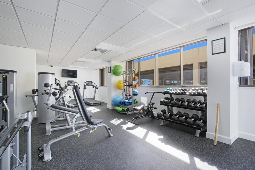 Welcome to Unit 605, a rare high-floor, south-facing - photo 25