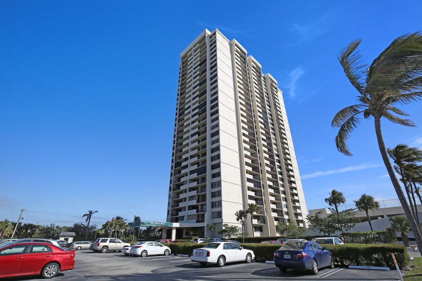 Welcome to Unit 605, a rare high-floor, south-facing - photo 27