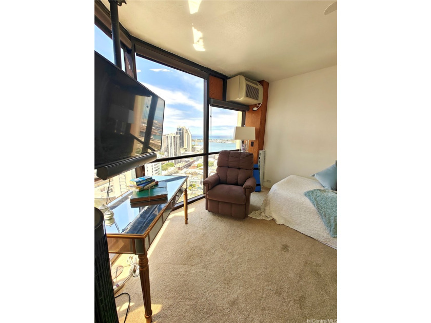 Conveniently located 2 bedroom 2 bathroom condo with ocean - photo 12