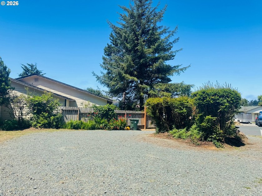 Charming 3BD/2BA manufactured home nestled at the end of a quiet - photo 22