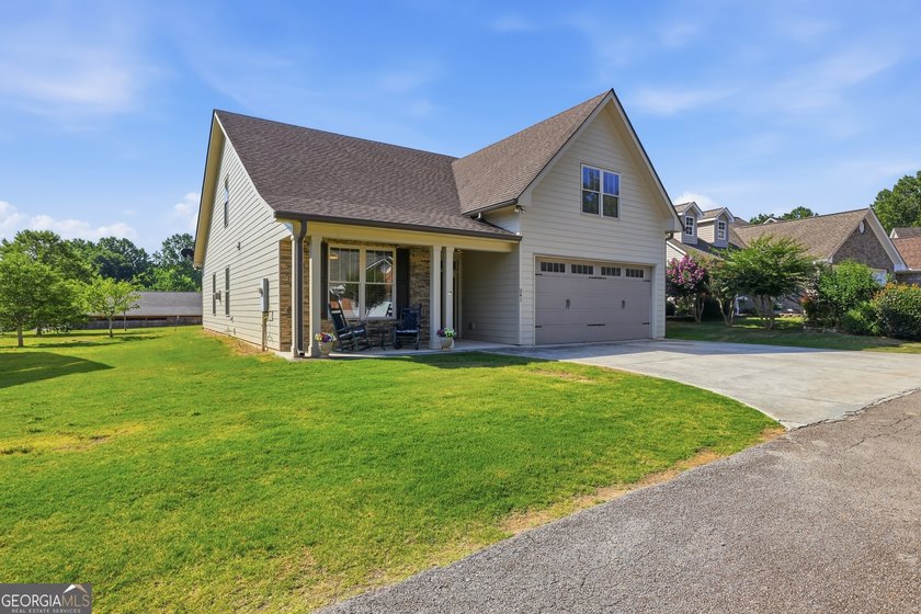 Welcome to this spacious 4 bedroom, 3 bath home in the highly - photo 42