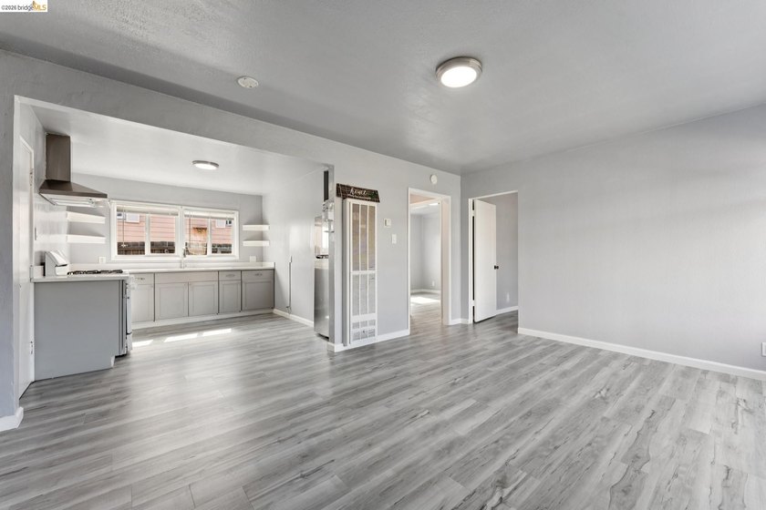 Exceptional duplex opportunity in Richmond offering the perfect - photo 3