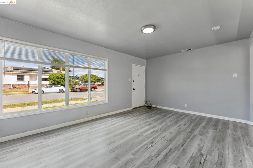 Exceptional duplex opportunity in Richmond offering the perfect - photo 5