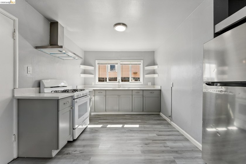 Exceptional duplex opportunity in Richmond offering the perfect - photo 7