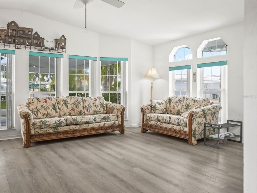 This partially furnished home comes as you see it. The unit was - photo 3