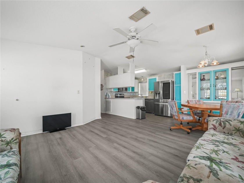 This partially furnished home comes as you see it. The unit was - photo 5