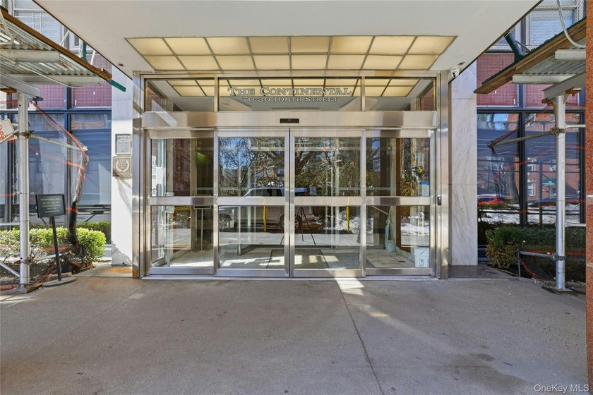 Welcome to the sought after Continental Residence and this well - photo 3