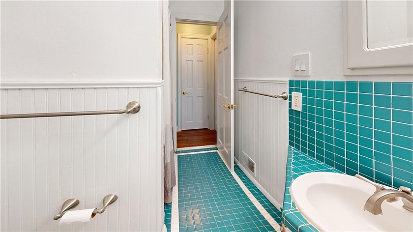Enjoy the best of Seneca Lake living on the desirable west side - photo 47