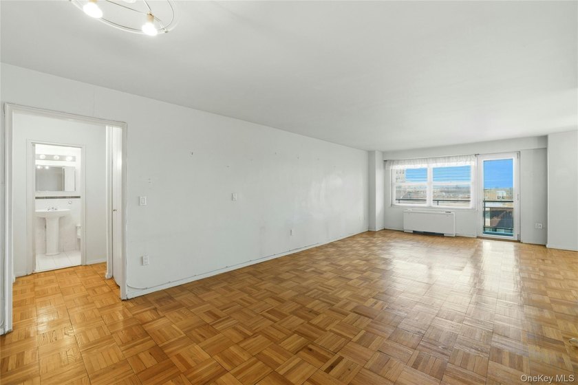 Welcome to the sought after Continental Residence and this well - photo 9