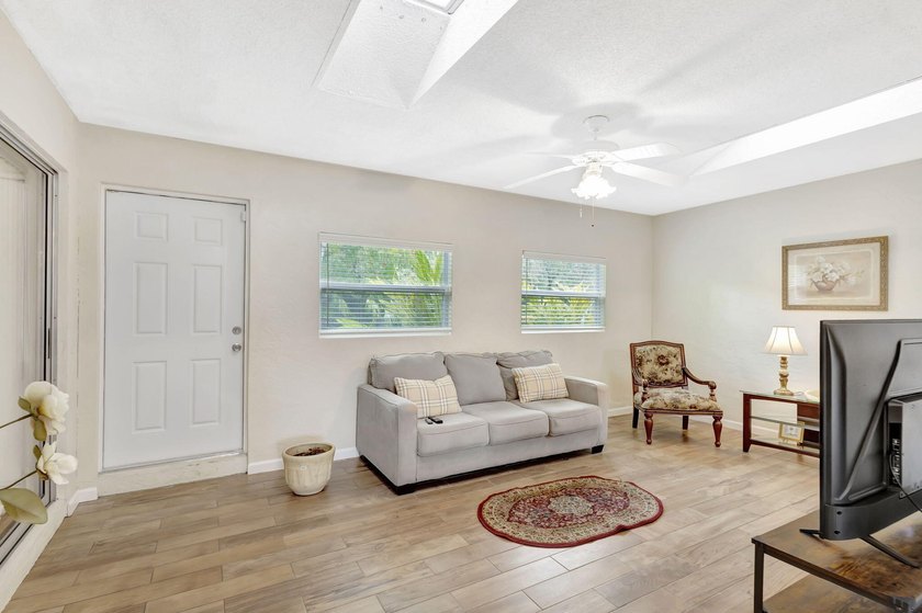 Charming 2-bedroom, 2-bathroom home located in a well-maintained - photo 15