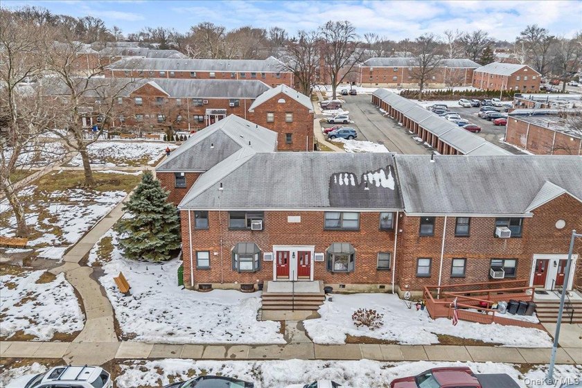 Welcome to this charming 1 bedroom, 1 bath co-op offering - photo 17