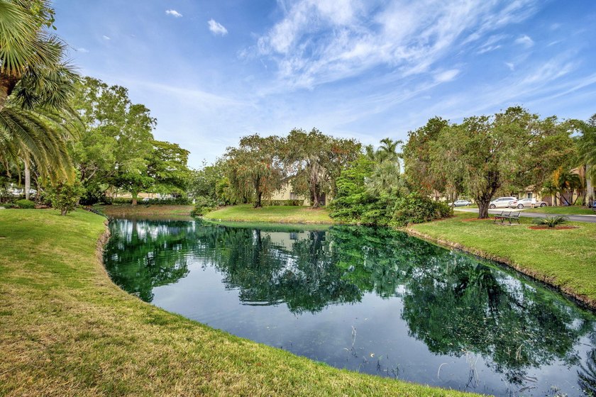 Charming 2-bedroom, 2-bathroom home located in a well-maintained - photo 23