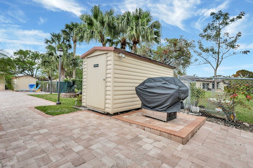 Charming 2-bedroom, 2-bathroom home located in a well-maintained - photo 27