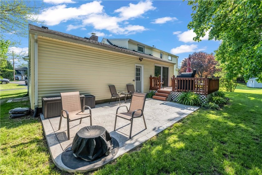 Welcome home to this beautifully maintained 4 bedroom, 2 full - photo 28