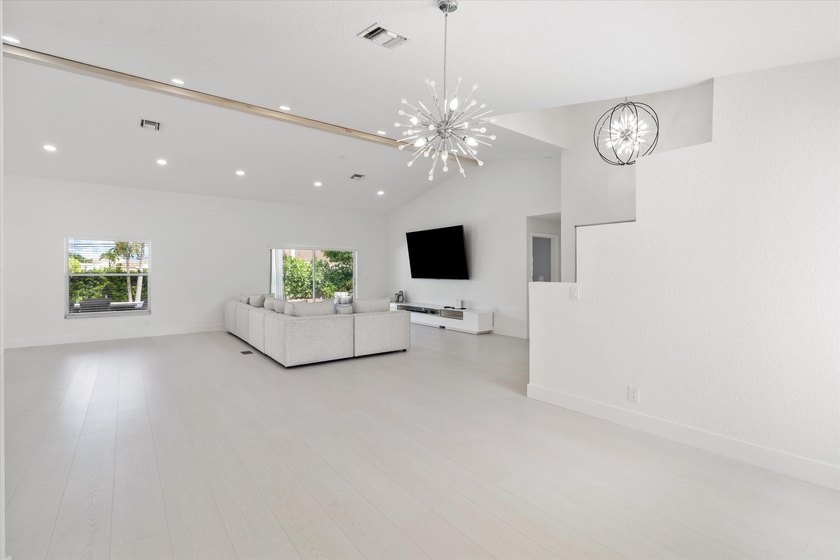 Stunning updated spacious 4 bed/2 bath pool home in gated - photo 18