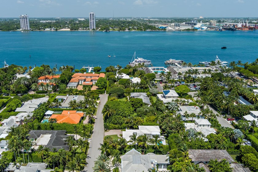 235 Ocean Terrace presents a rare opportunity on Palm Beach's - photo 18