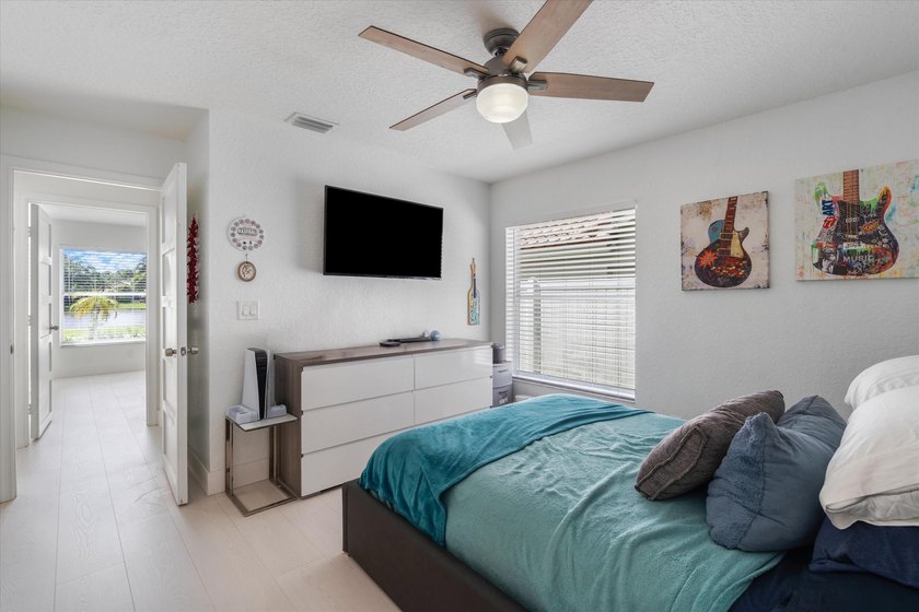 Stunning updated spacious 4 bed/2 bath pool home in gated - photo 28