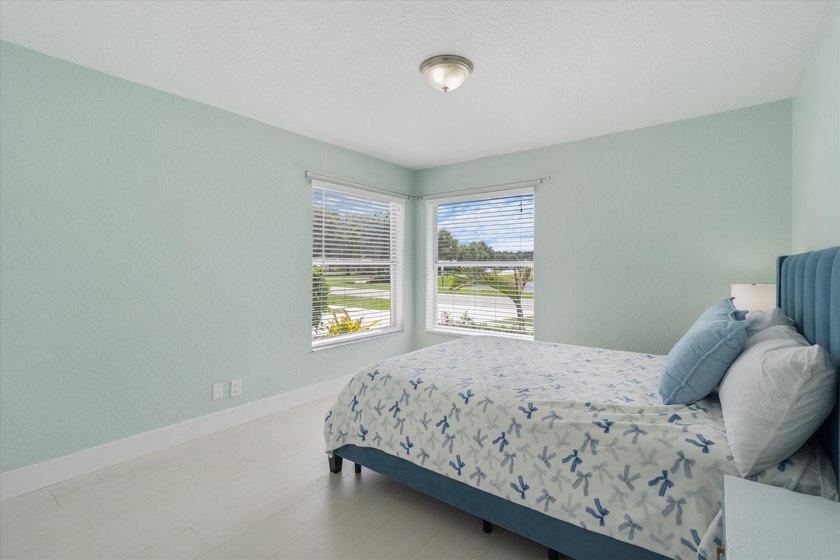 Stunning updated spacious 4 bed/2 bath pool home in gated - photo 32