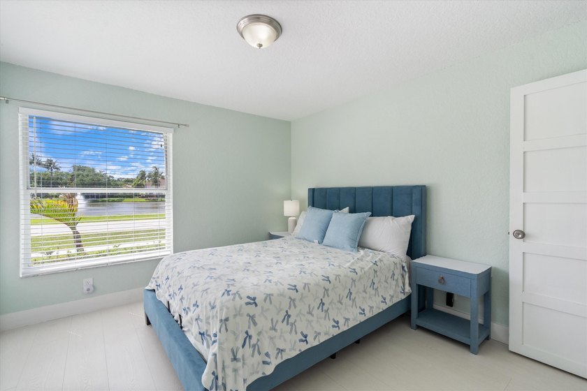 Stunning updated spacious 4 bed/2 bath pool home in gated - photo 33
