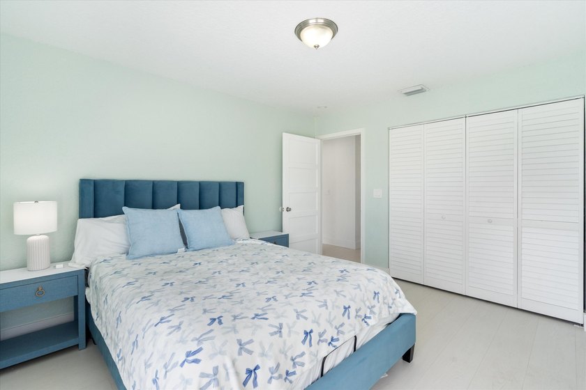 Stunning updated spacious 4 bed/2 bath pool home in gated - photo 34