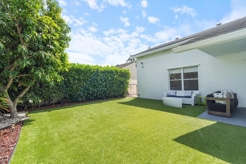 Stunning updated spacious 4 bed/2 bath pool home in gated - photo 44