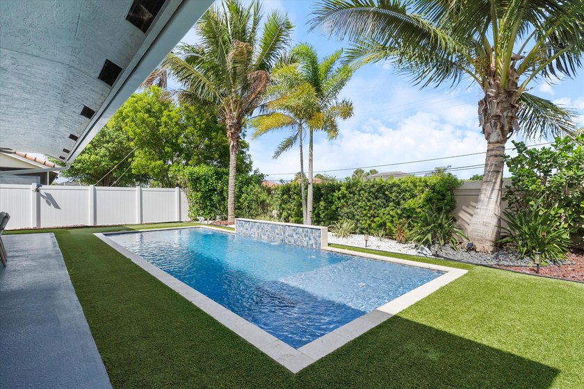 Stunning updated spacious 4 bed/2 bath pool home in gated - photo 45
