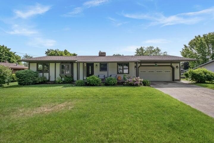 Experience refined waterfront living in this beautiful 4-bedroom - photo 3