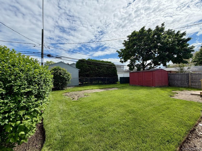 Welcome to this charming 3 bedroom, 1 bath home located in the - photo 16