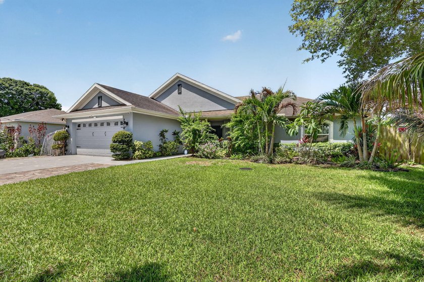 Welcome to your own slice of Florida paradise! This beautifully - photo 2