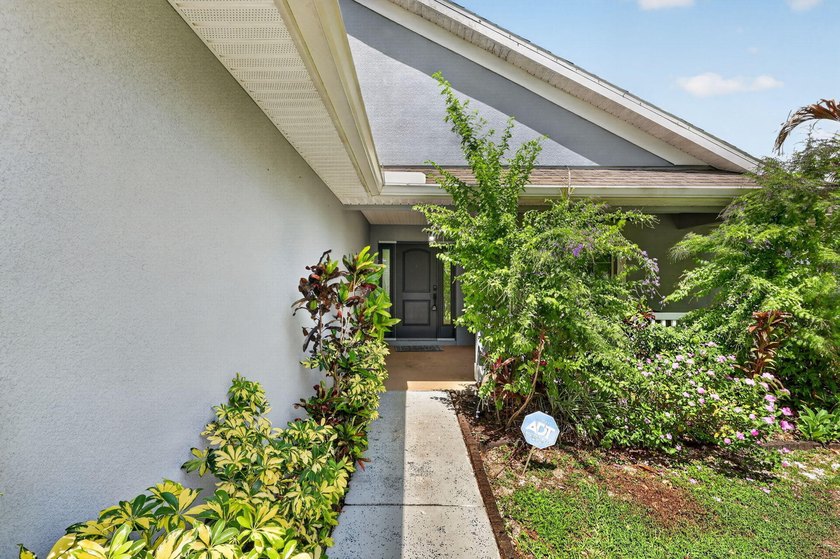 Welcome to your own slice of Florida paradise! This beautifully - photo 3