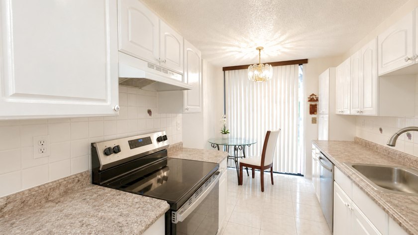 Spacious 1BR/1.5BA Lakefront Condo - All Ages Welcome! Features - photo 4