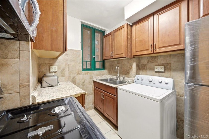 Beautiful 2-Bedroom Condo with Private Terrace Entrance in - photo 12